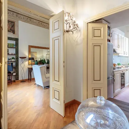 Apartamento Casa San Giovanni, Romantic With View Over A Church *