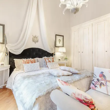 Apartamento Casa San Giovanni, Romantic With View Over A Church Lucca